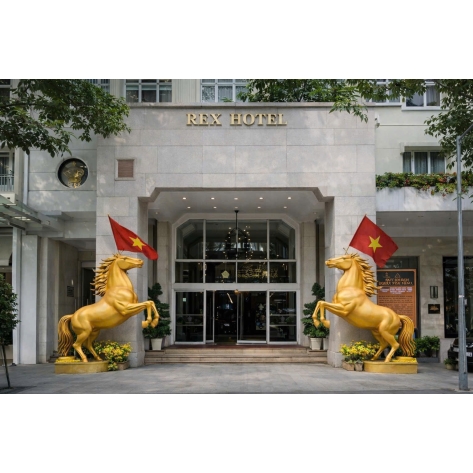 Tượng Ngựa Xốp Mạ Vàng Trang Trí: Giải Pháp Sang Trọng, Đẳng Cấp Và Tiết Kiệm