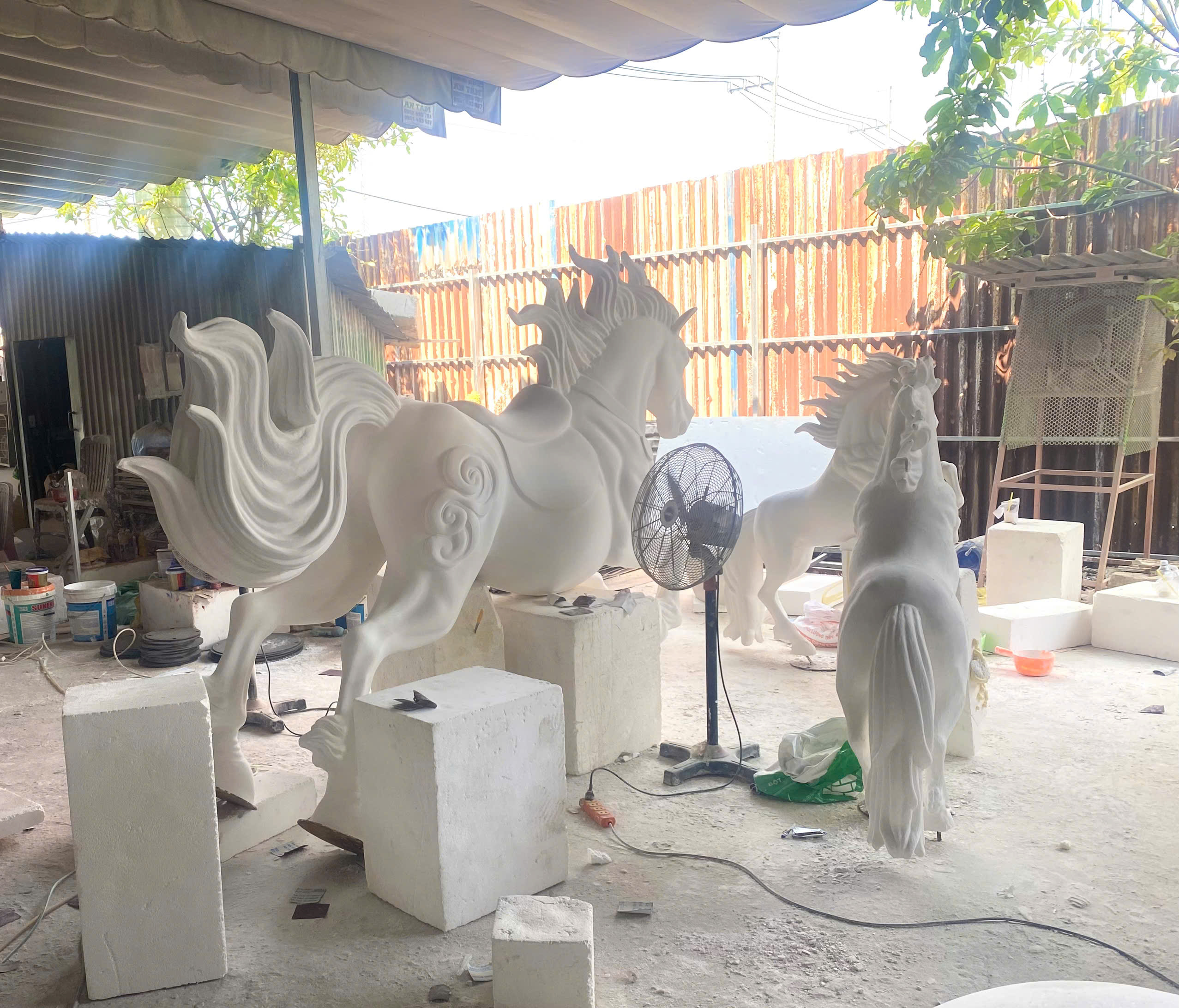 dieu-khac-mo-hinh-ngua-xop-theo-yeu-cau