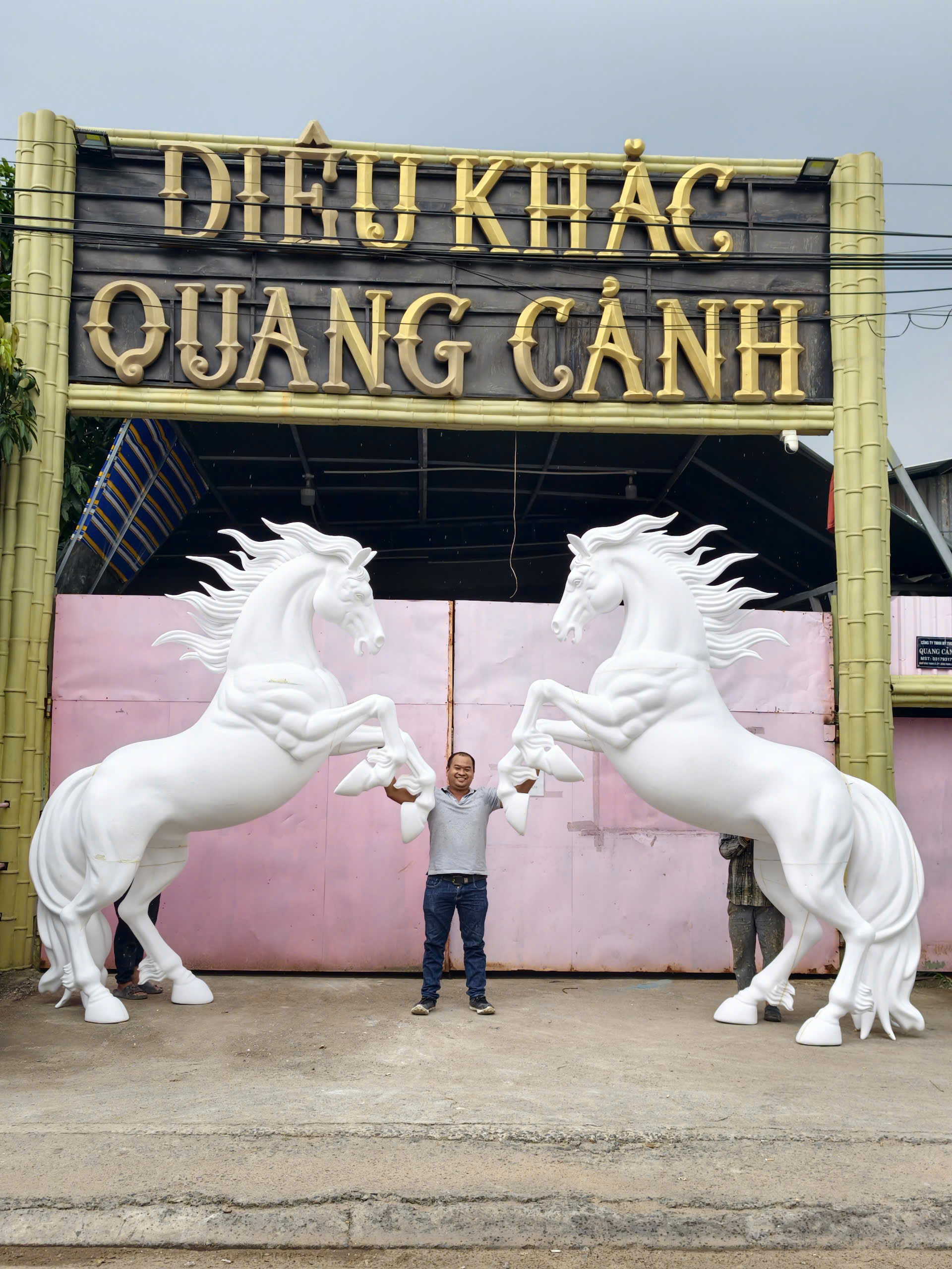 xuong-lam-tuong-ngua-xop-tphcm