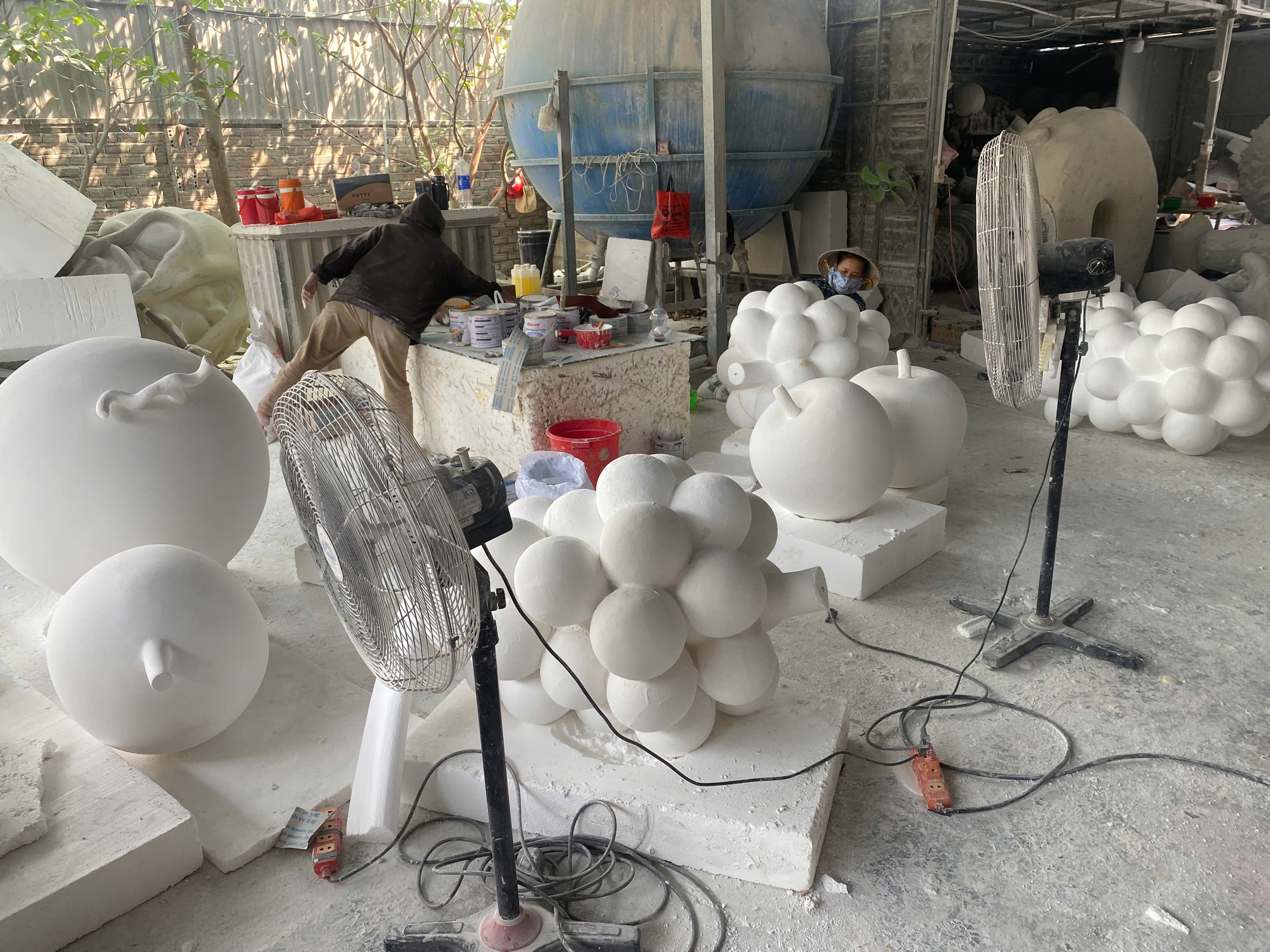 xuong-san-xuat-mo-hinh-trang-tri-tet-so-luong-lon