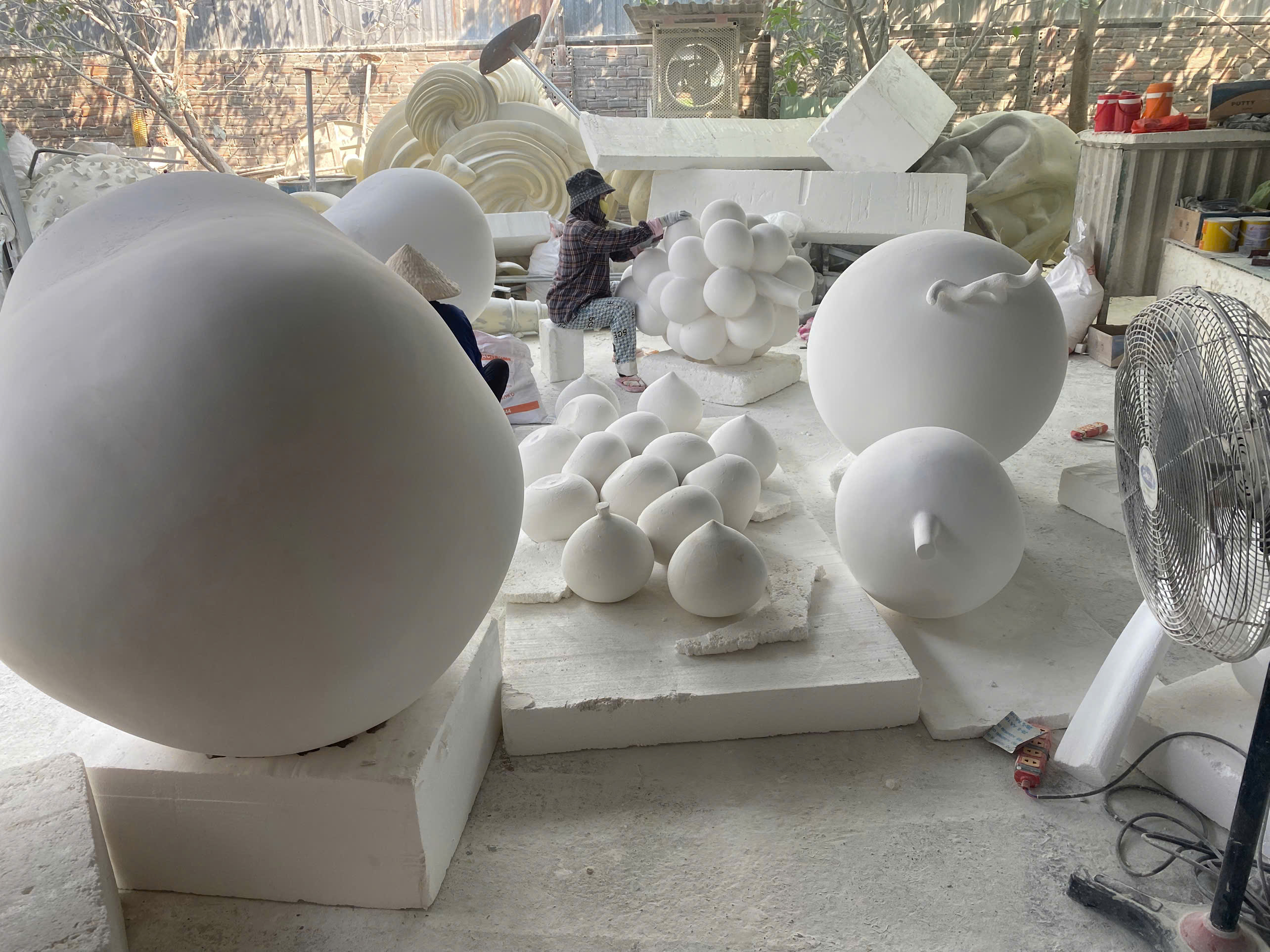 xuong-san-xuat-mo-hinh-trang-tri-tet-so-luong-lon