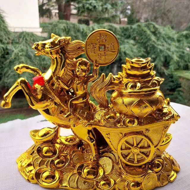 mô hình ngựa kéo xe trang trí