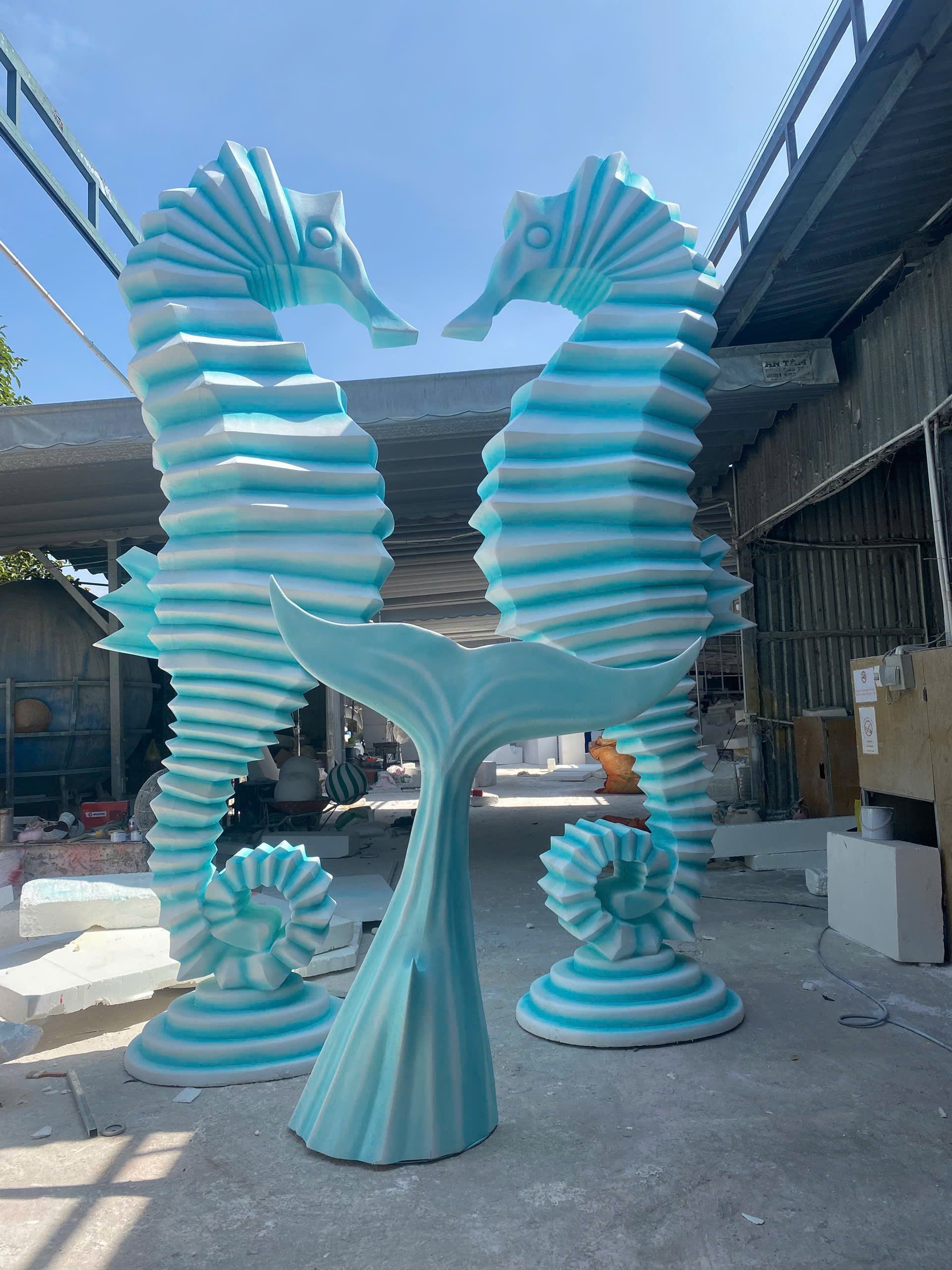 thi-cong-mo-hinh-mut-xop-trang-tri-su-kien