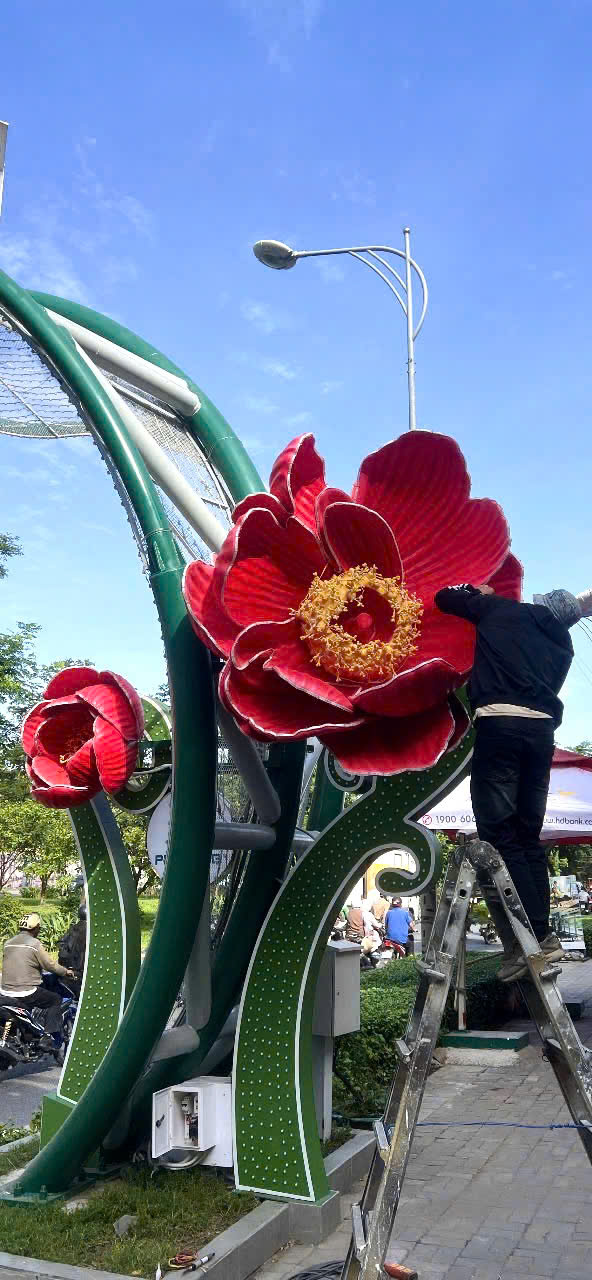 thi-cong-lap-dat-mo-hinh-trang-tri-tet