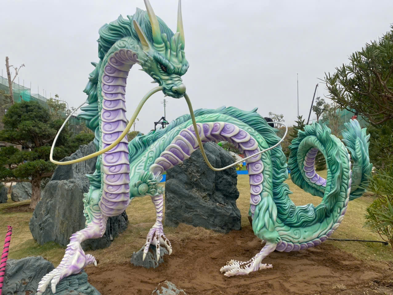 mo-hinh-linh-vat-rong-mut-xop