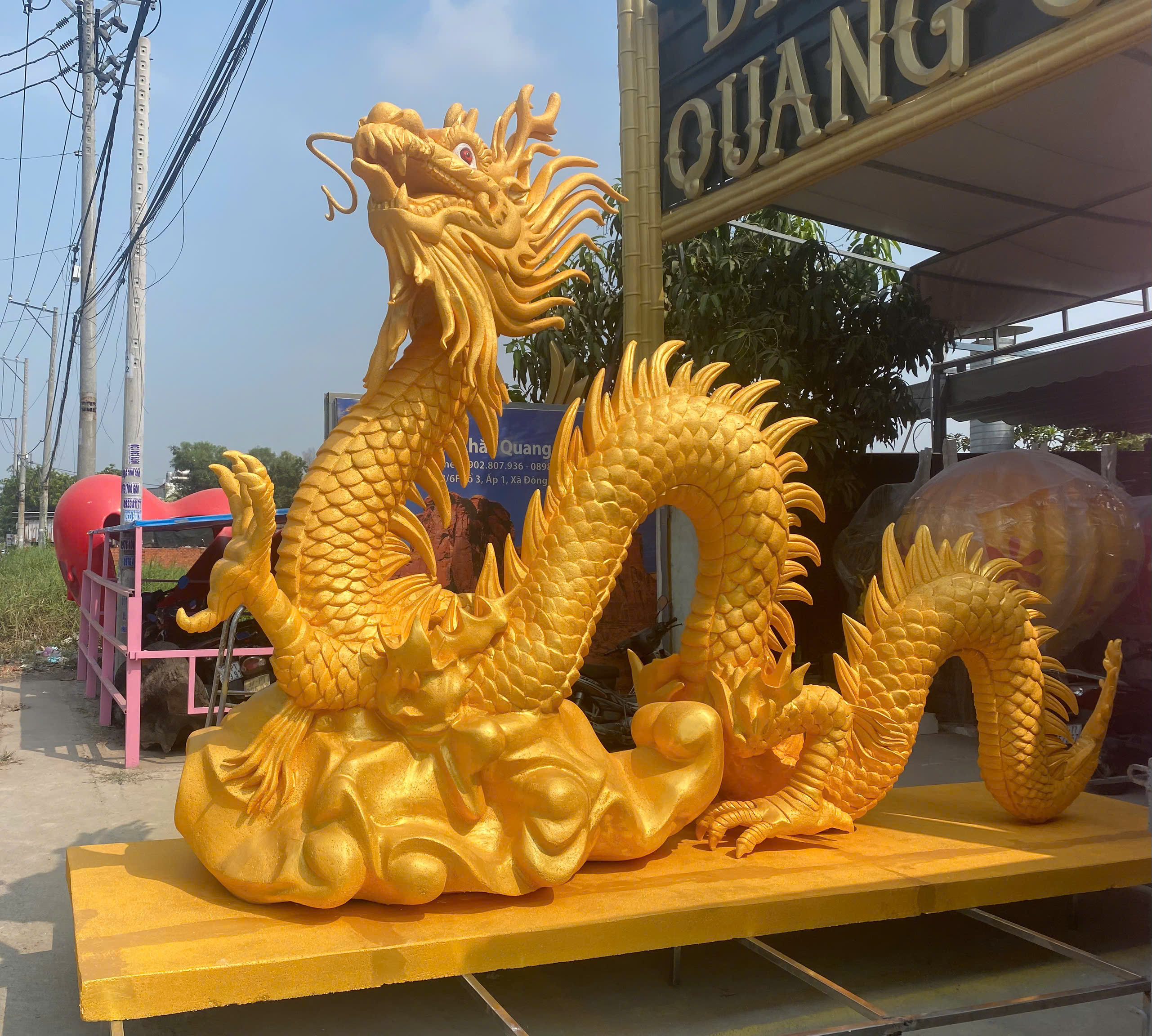 mo-hinh-linh-vat-rong-mut-xop