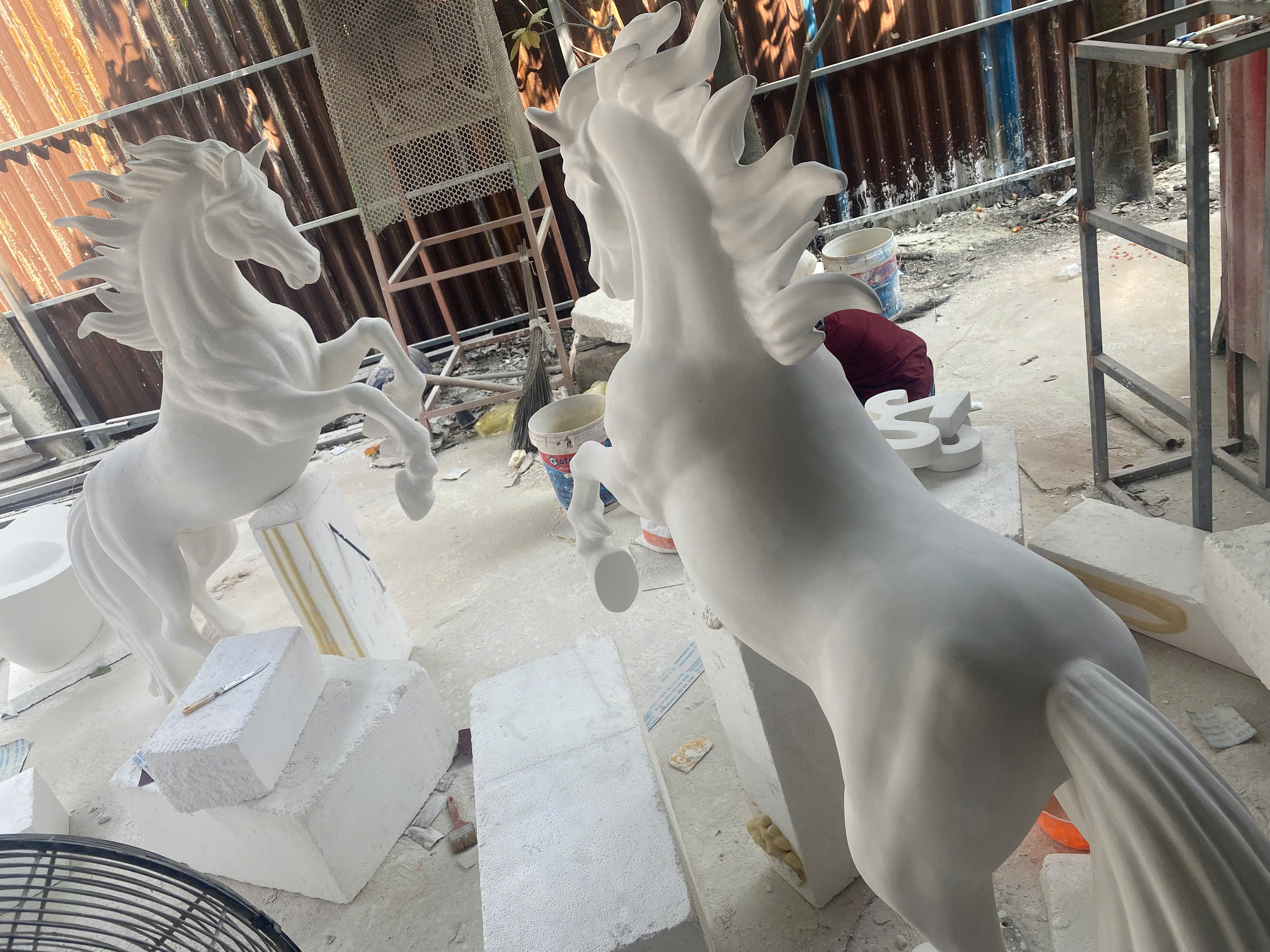 cach-lam-tuong-ngua-bang-xop-don-gian